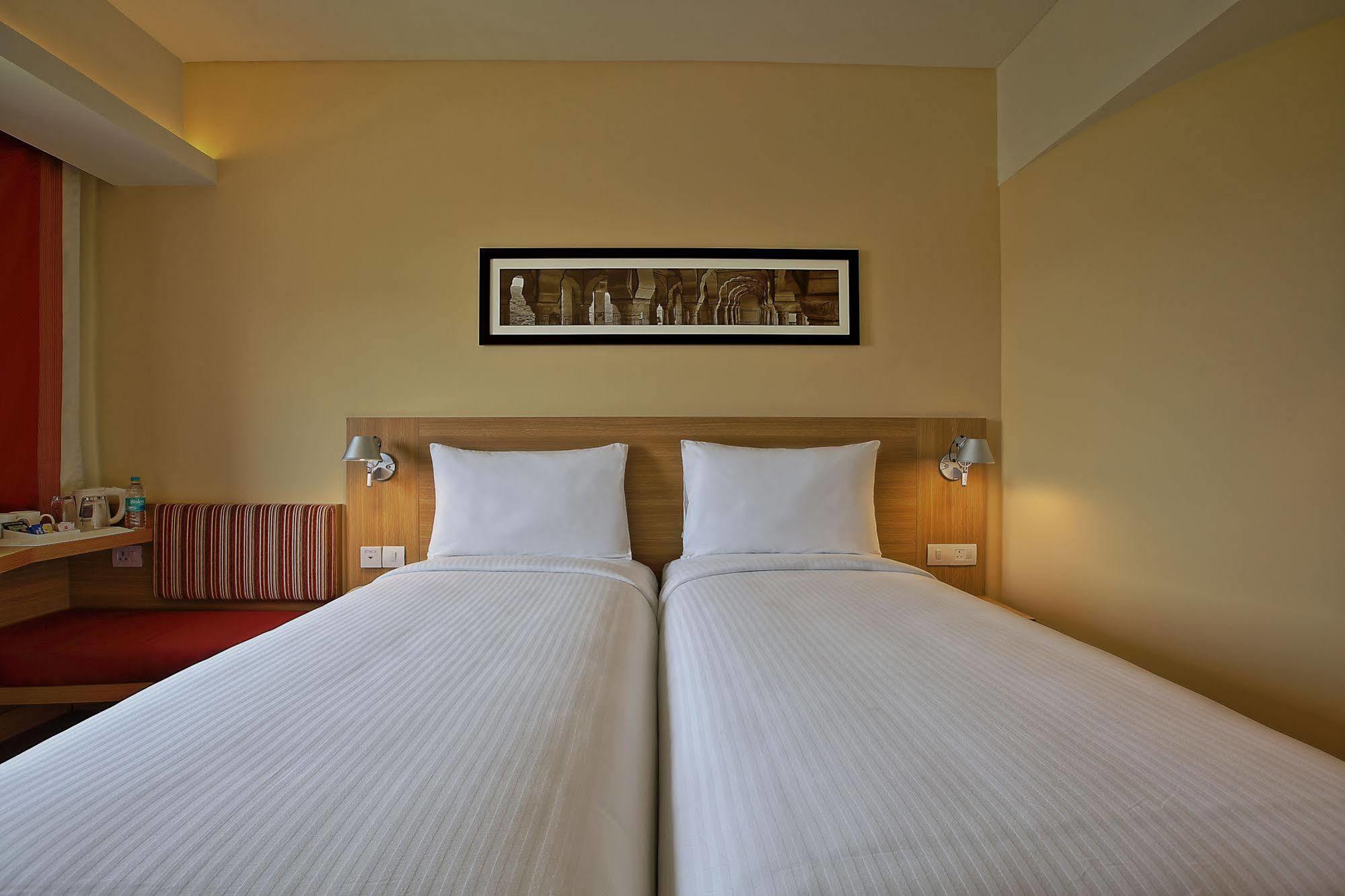 Отель Ibis Chennai Sipcot - An Accor Brand Экстерьер фото